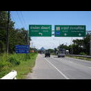 Abzweig zum Grenzübergang, dem ca. 250&nbsp;m hohen Singkhon Pass